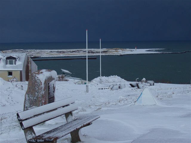 Helgoland im Schnee/am Heise Gedenkstein Richtung Dne