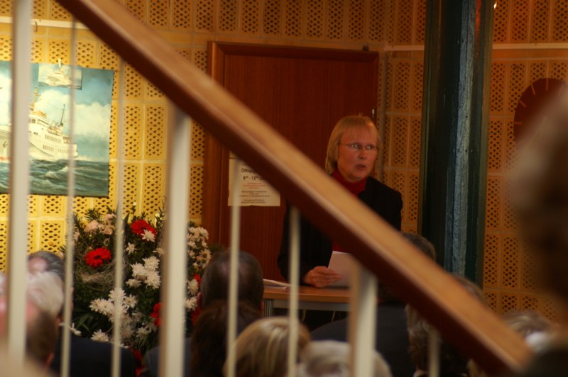 Astrid Friedrichs referiert Ihre Recherchen.