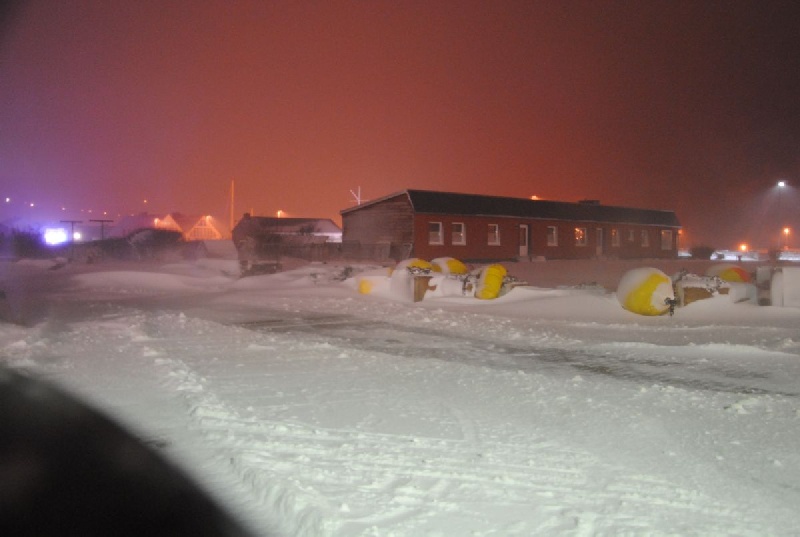 Das Schneetreiben auf Helgoland verschafft bei Nacht  eine Atmosphäre wie am Nordpol. 