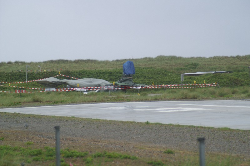 Eine 8-sitzige Passagiermaschine ist auf der Helgol&auml;nder D&uuml;ne &uuml;ber die Landebahn hinaus geschossen.