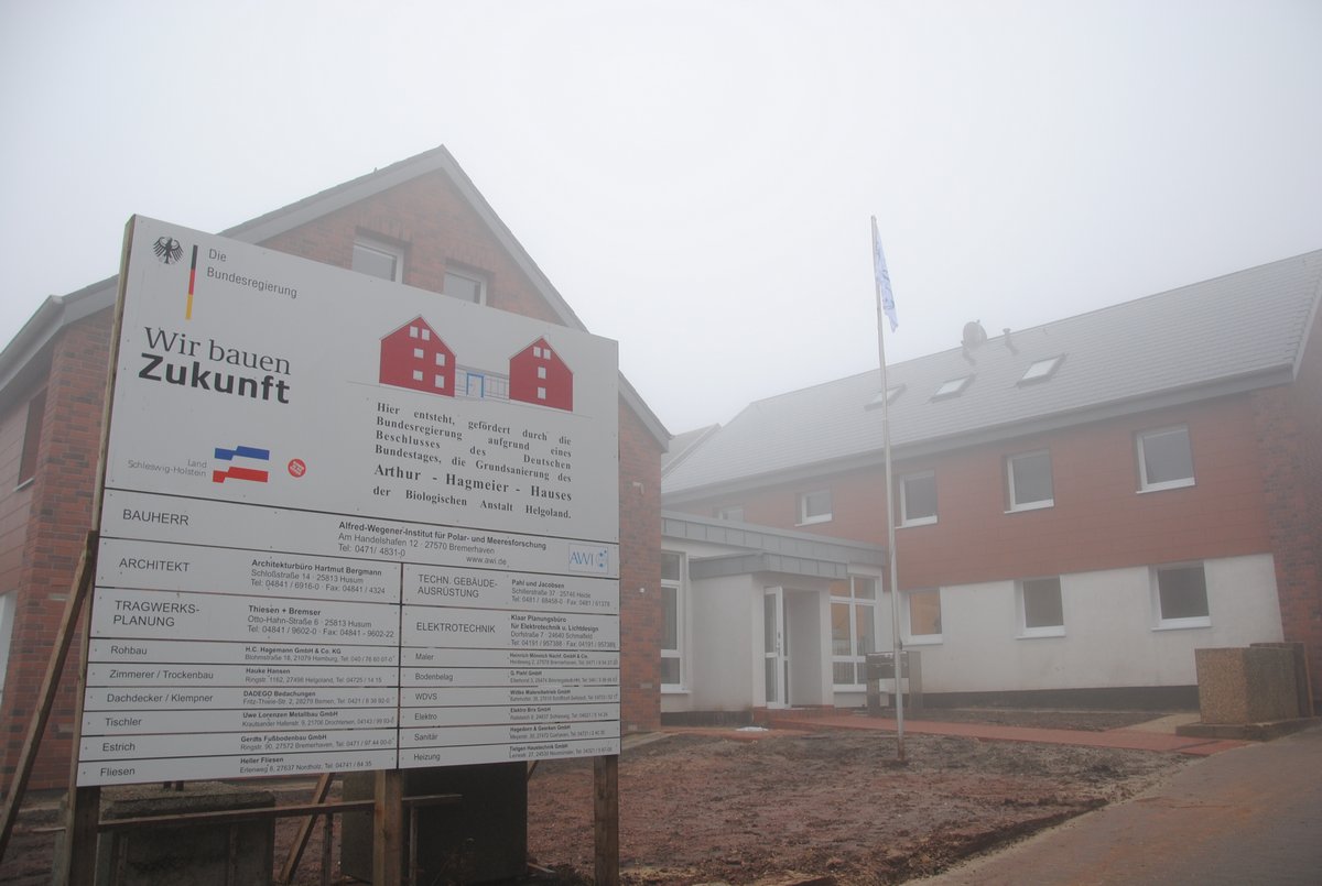 Vorderseite Arthur-Hagmeier-Haus auf Helgoland im Oberland.