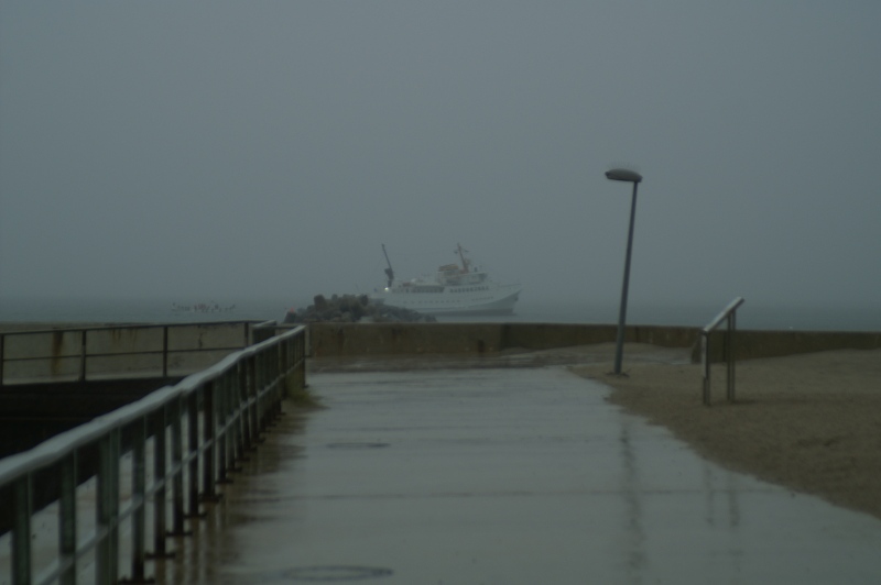 Die Funny Girlliegt auf Grund am Nordstrand der Helgoländer Düne.