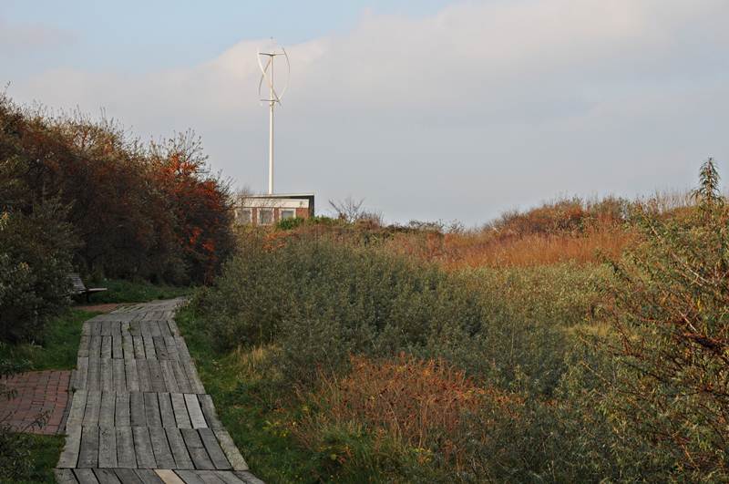 Der Darrieus-Rotor am Wilhelm-Mielck-Haus im Nordostgelände Helgolands