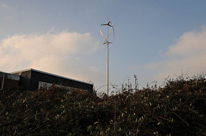 Der Darrieus-Rotor am Wilhelm-Mielck-Haus im Nordostgelände Helgolands