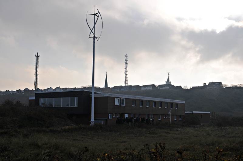 Der Darrieus-Rotor am Wilhelm-Mielck-Haus im Nordostgelände Helgolands