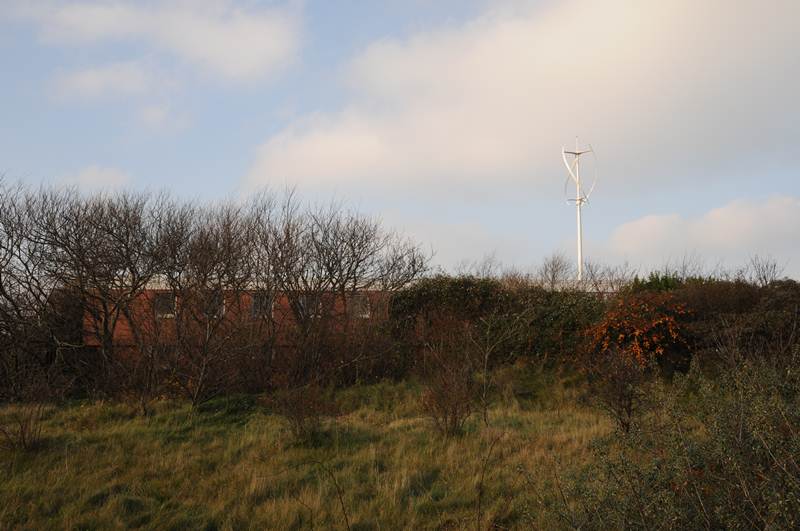 Der Darrieus-Rotor am Wilhelm-Mielck-Haus im Nordostgelände Helgolands