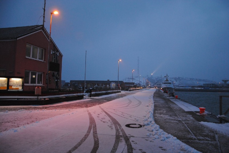 Aufnahmen im Hafengebiet Helgolands, wo es in der Nacht auf Dienstag,15.2.2011, noch mal geschneit hat.
