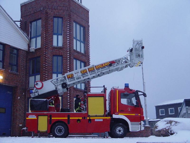 Das neue Fahrzeug der Freiwilligen Feuerwehr Helgoland. Ein Drehleiterwagen.