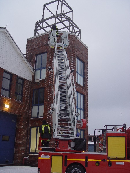 Das neue Fahrzeug der Freiwilligen Feuerwehr Helgoland. Ein Drehleiterwagen.