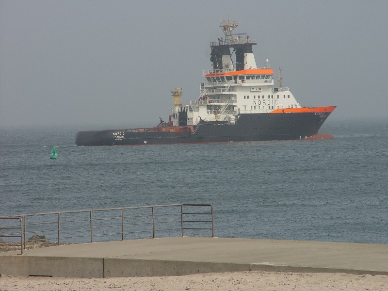 Der neue Notschlepper Nordic auf der Helgoländer Nordreede draußen bei der Jugendherberge.