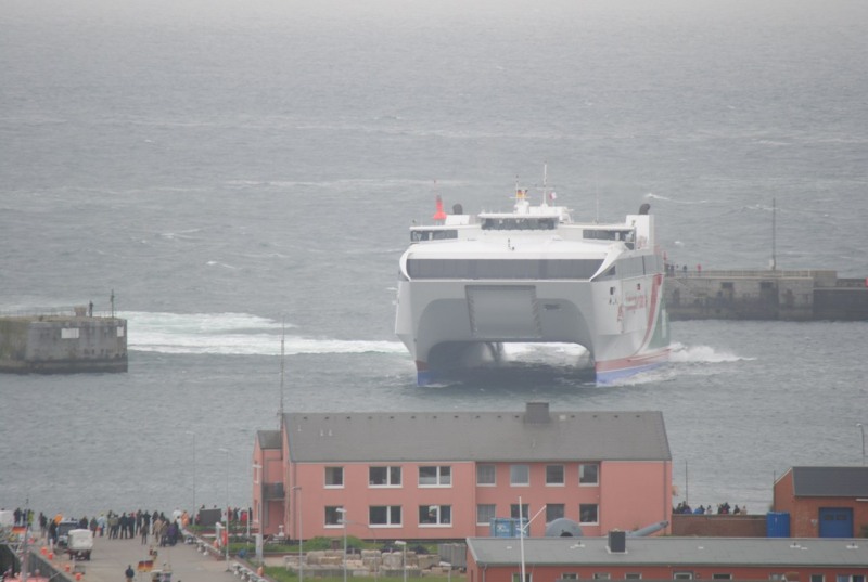 Bilder vom Hochgeschwindigkeitskatamaran Dolphin Jet während seiner Sonderfahrt nach Helgoland am 11. Mai 2012.