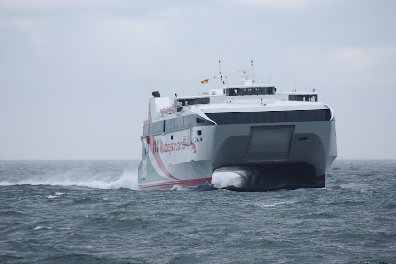 Bilder vom Hochgeschwindigkeitskatamaran Dolphin Jet während seiner Sonderfahrt nach Helgoland am 11. Mai 2012.