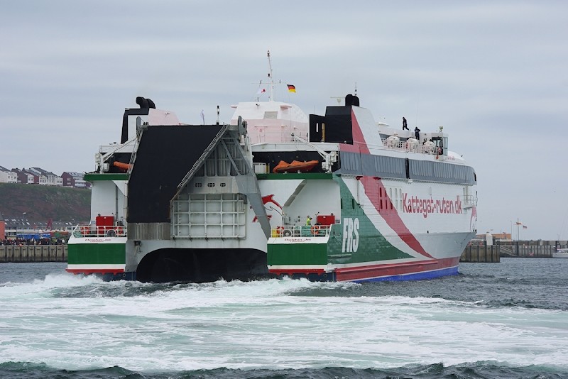 Bilder vom Hochgeschwindigkeitskatamaran Dolphin Jet während seiner Sonderfahrt nach Helgoland am 11. Mai 2012.