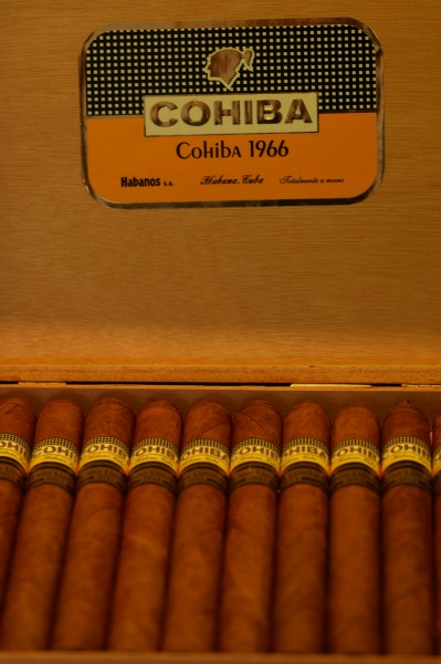 Eine Kiste Zigarren mit Cohiba 1966.