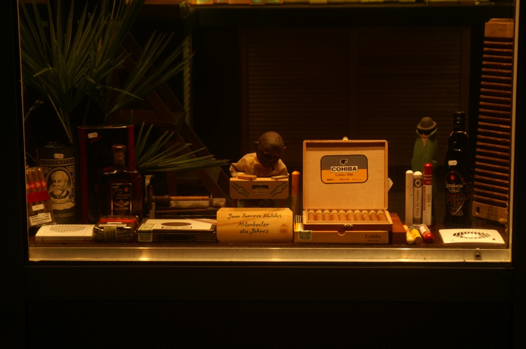Das Schaufenster des Humidors im Seehotel auf Helgoland.