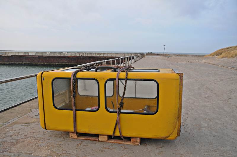 Die letzte gelbe Telefonzelle Helgolands wurde abgebaut und befindet sich auf dem Abtransport.