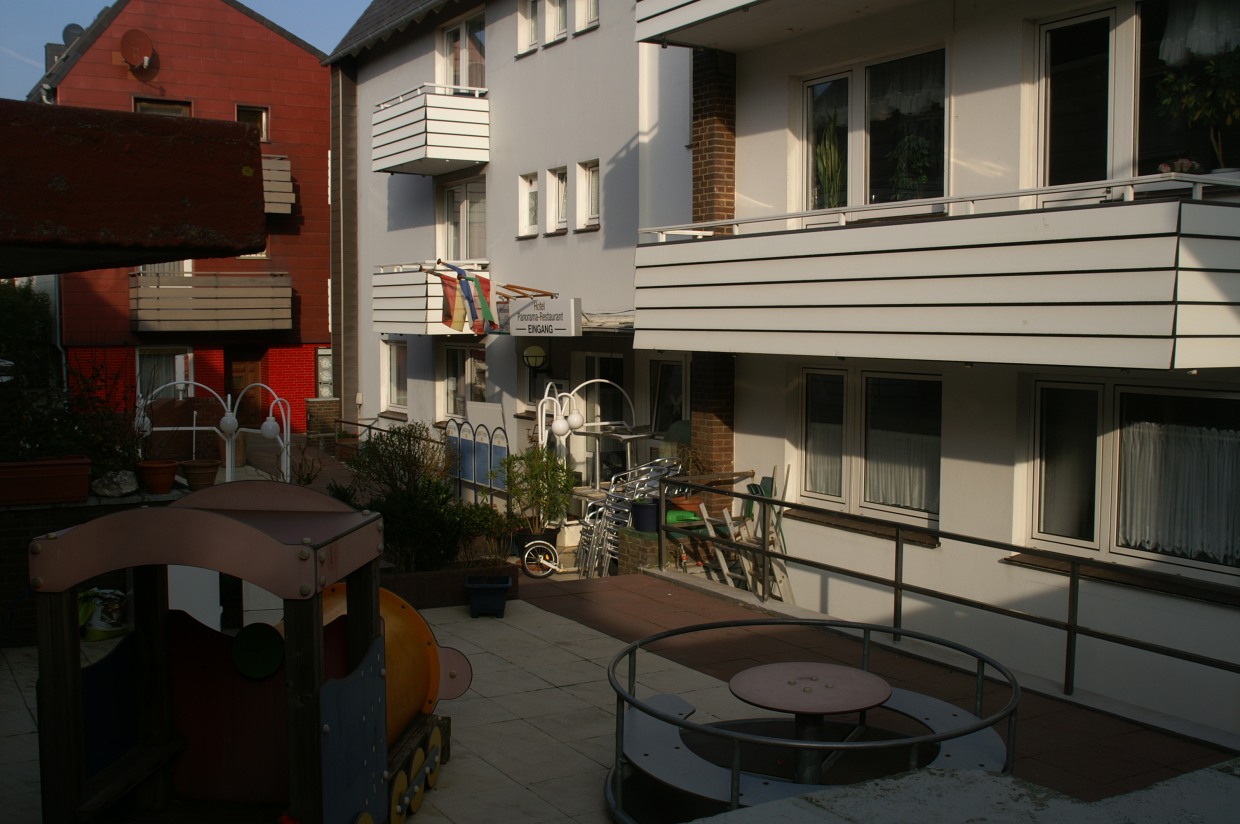 Der Kinderspielplatz im Hof von Hotel/Restaurant Panorama auf Helgoland.