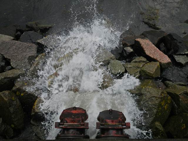 Der regenwasserauslauf am Nordosthafen Helgolands.