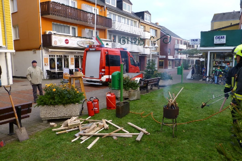 Informationsveranstaltung der Freiwilligen Feuerwehr Helgoland auf dem Siemensplatz.