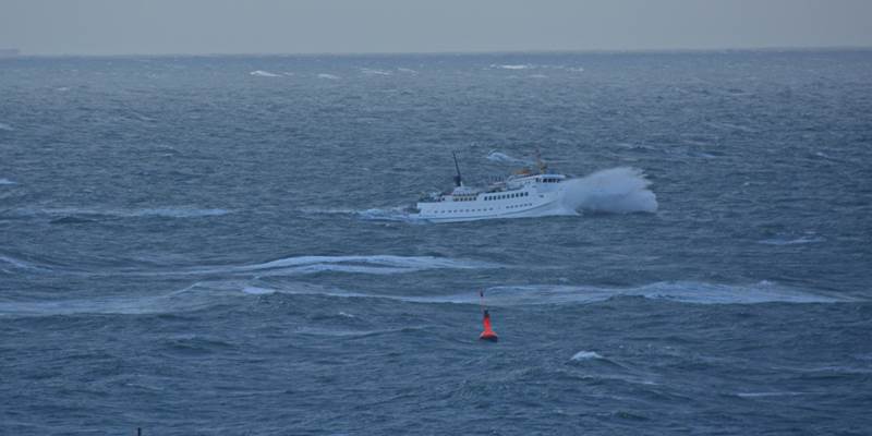 Die Funny Girl im Sturm vor Helgoland