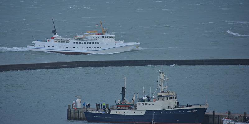 Die Funny Girl im Sturm vor Helgoland