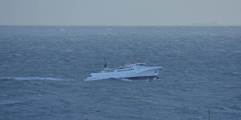 Die Funny Girl im Sturm vor Helgoland