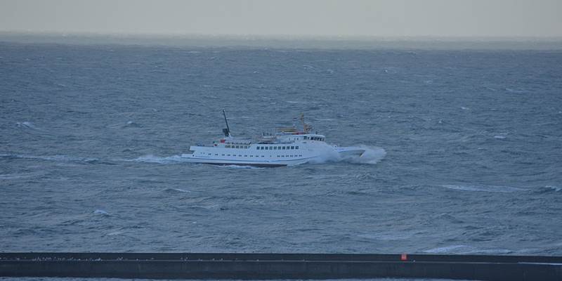 Die Funny Girl im Sturm vor Helgoland