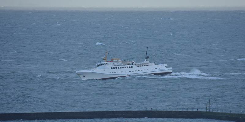 Die Funny Girl im Sturm vor Helgoland