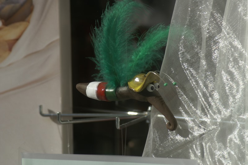 Souvenir "Helgobrummsel" im Schaufenster von Danys Duty Free Shops"