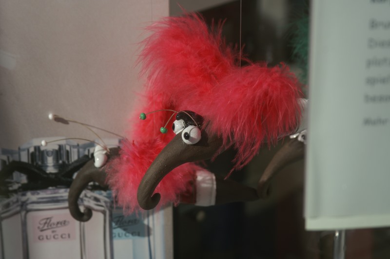 Souvenir "Helgobrummsel" im Schaufenster von Danys Duty Free Shops"