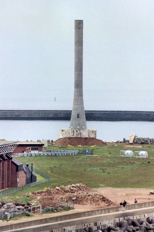 Sprengung des Windkraftwerks Growian 2 auf Helgoland.