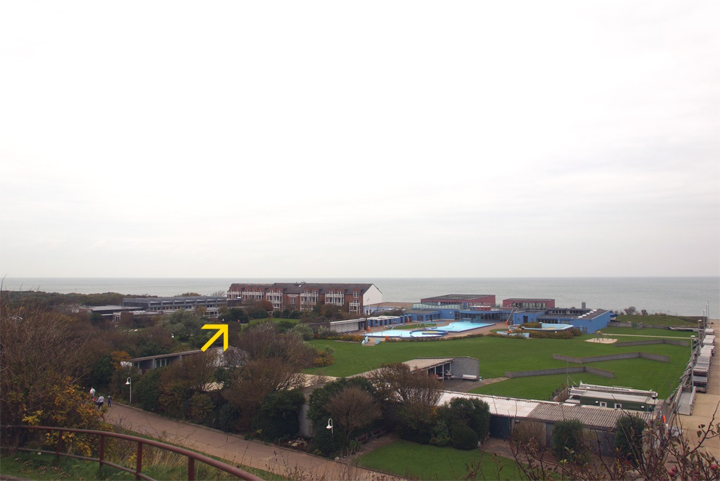Der Bouleplatz zwischen Schwimmbad und Nordseehalle im Nordostland Helgolands.