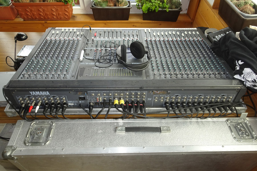 Ein Yamaha GA 24/12 Mischpult im Dünenerestaurant.