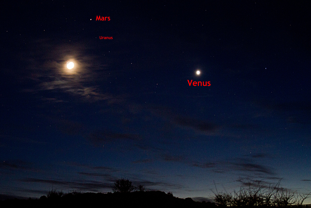Helgoländer Nachthimmel mit Mond, Mars, Venus und Uranus.