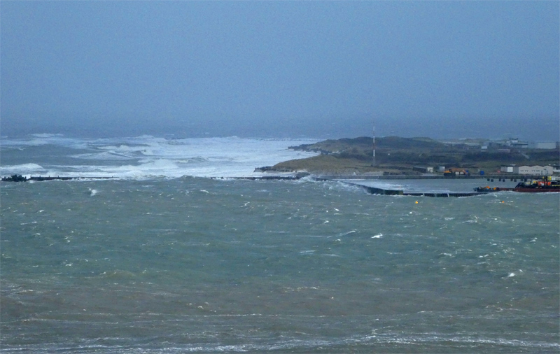 Der Nordstrand der Düne bei orkanartigen Böen aus Nordwest am 8. Januar 2019 vom Falm aus gesehen.