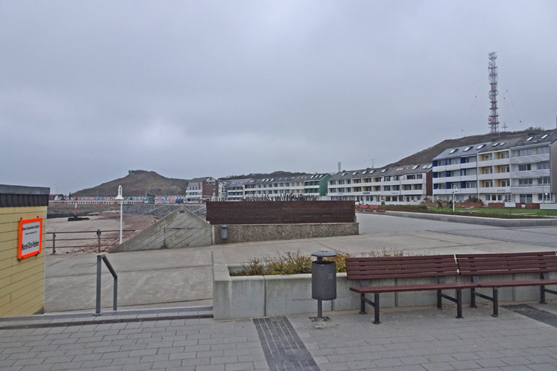 Der Anfang der Landungsbrücke am Südstrand Helgolands.