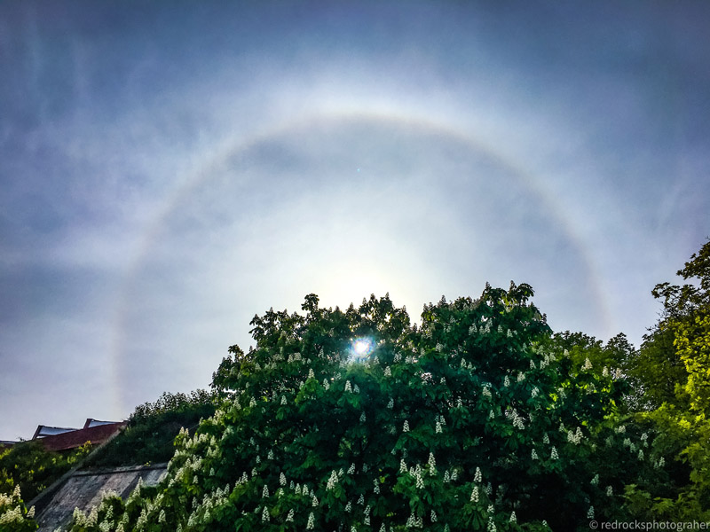 In Cirren bildet sich ein 22 Grad Halo-Ring.
