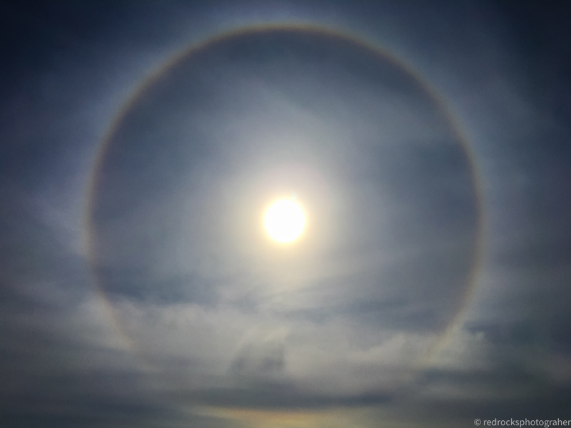 In Cirren bildet sich ein 22 Grad Halo-Ring.