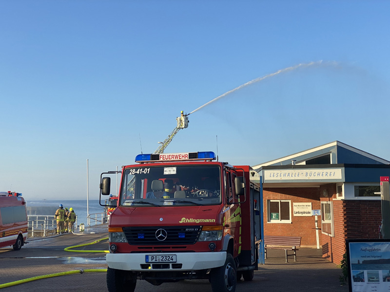 Die Freiwillige Feuerwehr Helgoland bei einem Übungsabend am Nordosthafen.