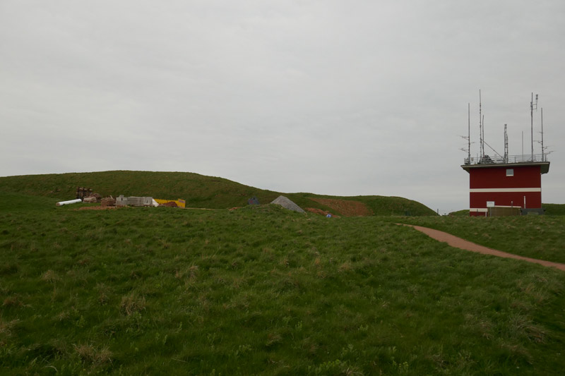 Baumaterialien werden an der Nordspitze Helgolands gelagert.