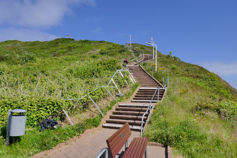Südtreppe auf Helgoland bekommt einen zweiten Handlauf am 8.Juni 2023.