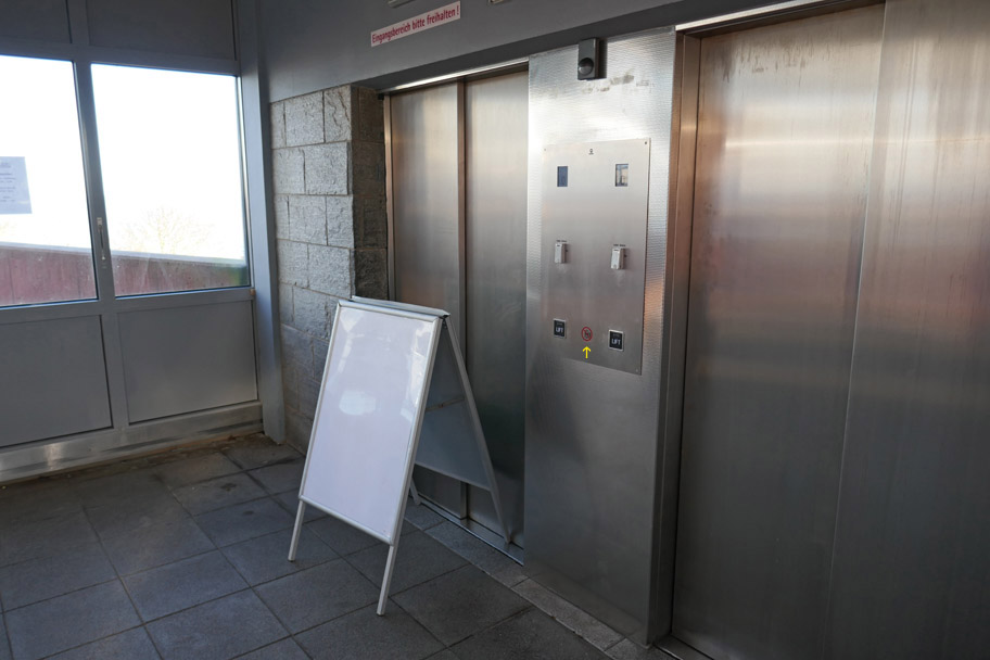 Zugang zu den zwei Fahrstühlen im Oberland auf Helgoland.