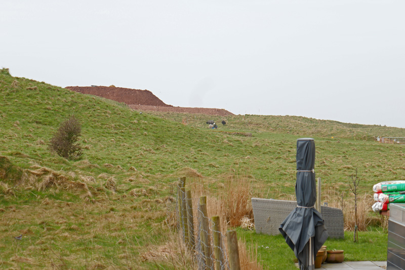 Erhöhung des Oberlandes auf Helgoland durch Aufschüttung von Erdaushub.