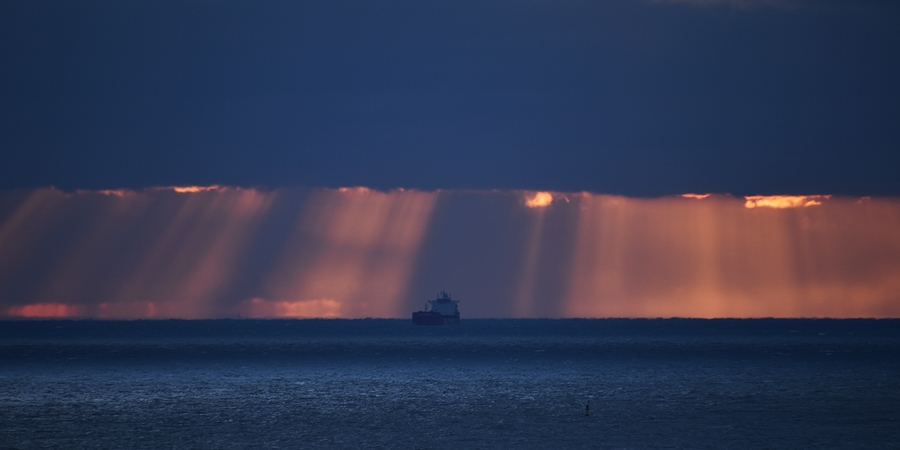 Kristallklare Sicht von Helgoland aus in Richtung Horizont und weiter zum ostfriesischen Festland.