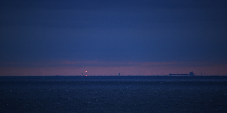 Kristallklare Sicht von Helgoland aus in Richtung Horizont und weiter zum ostfriesischen Festland.