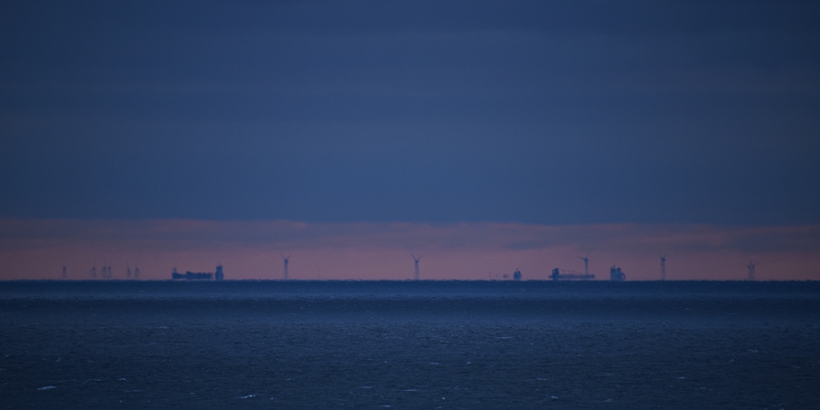 Kristallklare Sicht von Helgoland aus in Richtung Horizont und weiter zum ostfriesischen Festland.