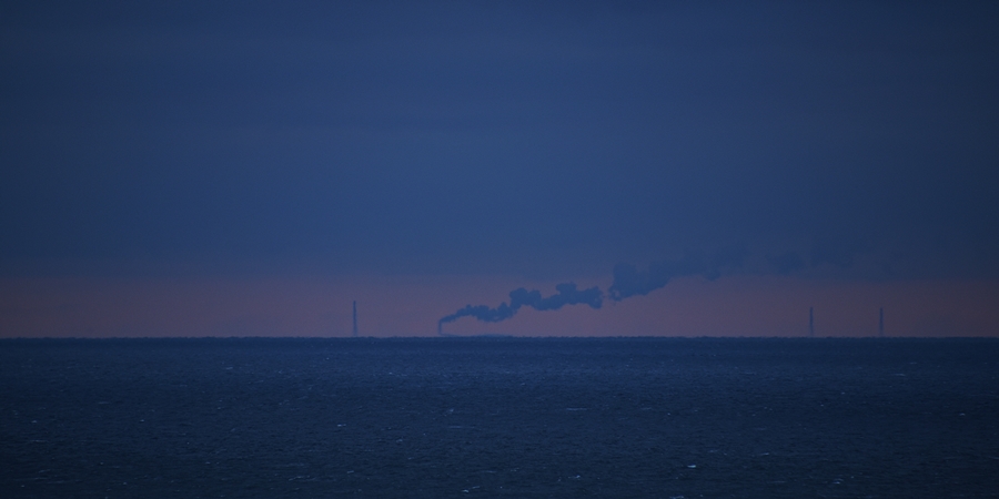 Kristallklare Sicht von Helgoland aus in Richtung Horizont und weiter zum ostfriesischen Festland.