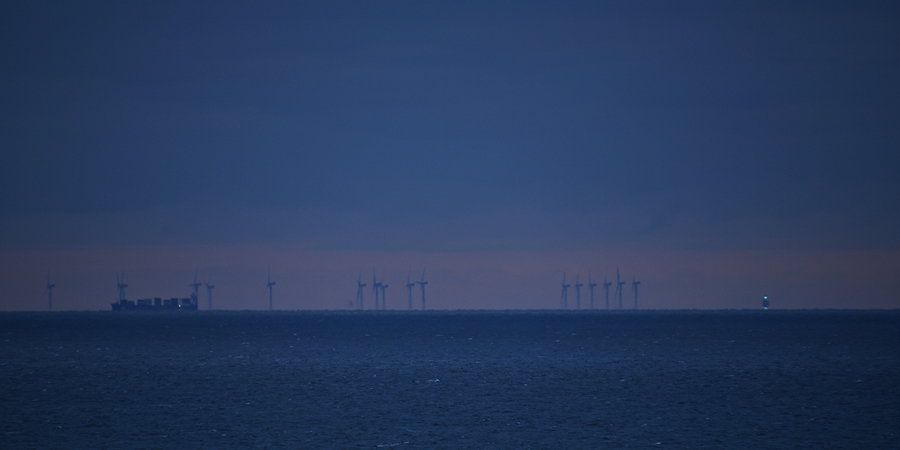 Kristallklare Sicht von Helgoland aus in Richtung Horizont und weiter zum ostfriesischen Festland.