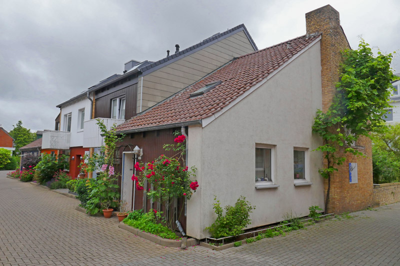 Die Versuchshäuser Theaterviertel in der Friesenstraße auf Helgoland.