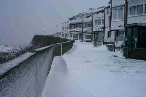 Schneeverwehungen am Falm